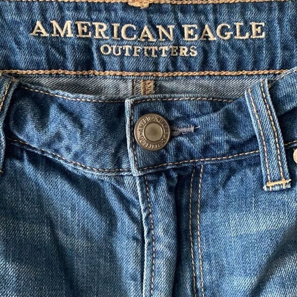 EUC WOMEN’S SIZE 8 AMERICAN EAGLE DISTRESS TOMGIRL SHORTIE JEAN SHORTS - Picture 9 of 9
